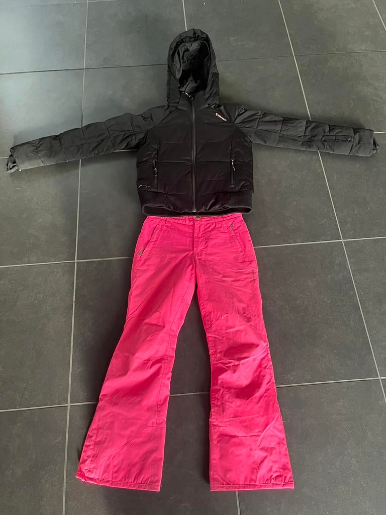 Brunotti skipak, zwarte skijas (140) , roze skibroek (152), Overige merken, 100 tot 140 cm, Ophalen of Verzenden, Zo goed als nieuw