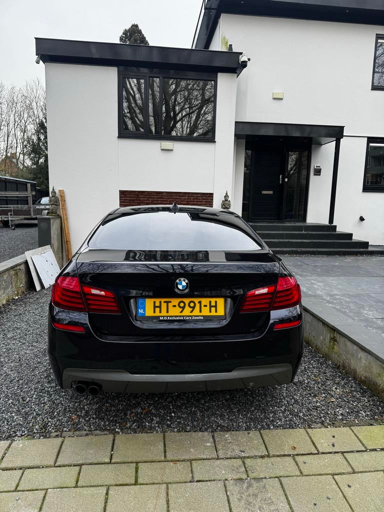 BMW 5-Serie met M pakket! 2.0 520I AUT 184 PK 2016 Zwart, USB, Achterwielaandrijving, 4 cilinders, 2000 kg