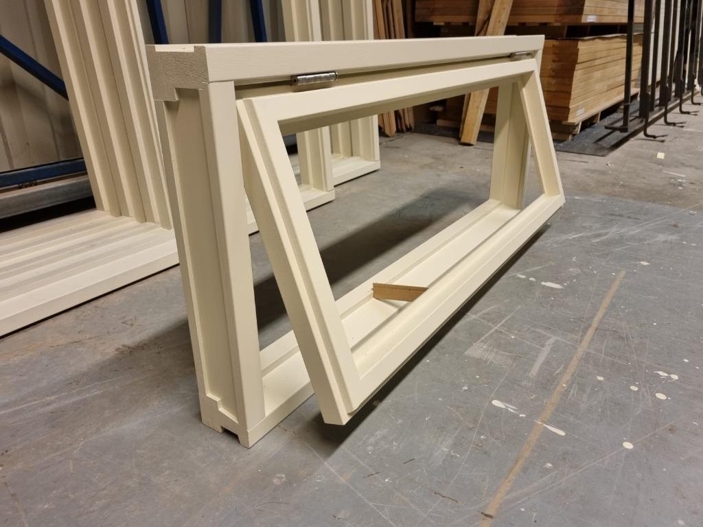 Verkeerd besteld Houten klepraam 140 x 60 (B x H) MERANTI, Doe-het-zelf en Verbouw, Gevelraam of Ruit, Minder dan 80 cm, Nieuw