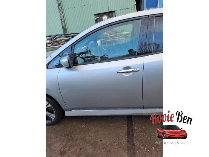 Portier 4Deurs links-voor van een Nissan Leaf (KYO)