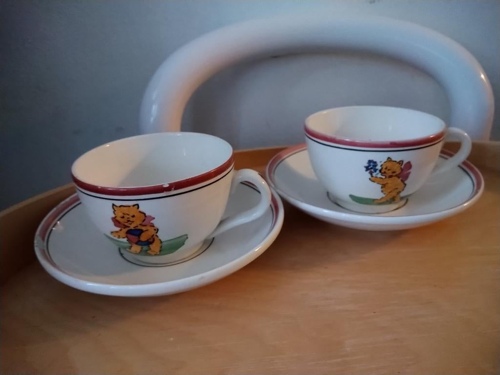 2 brocante kop en schotels met een poes setprijs, Antiek en Kunst, Ophalen of Verzenden