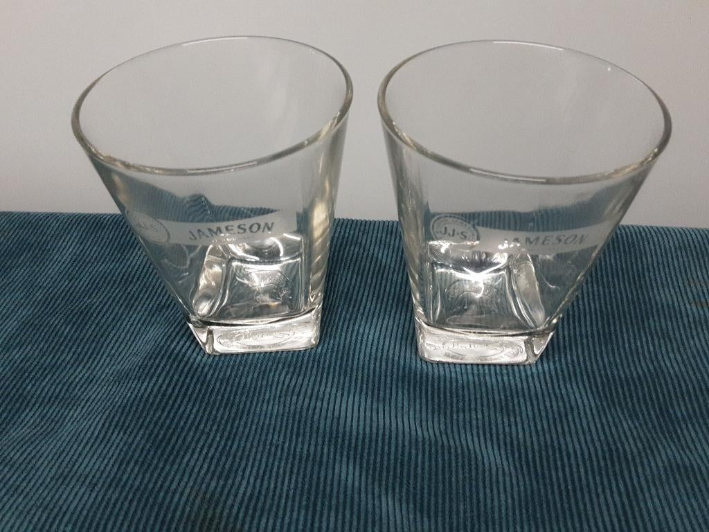 JAMESON glazen 2 stuks, diamanten bodem, Ophalen of Verzenden, Zo goed als nieuw, Borrel- of Shotglas