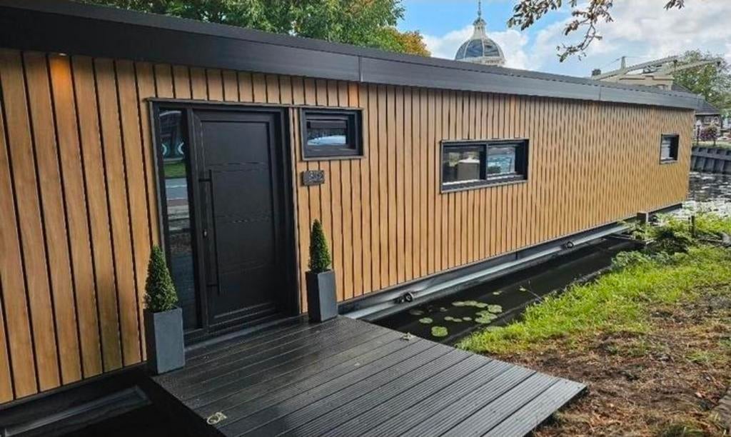 Leiden Centrum: Nieuwbouw woning aan het water Turn-Key NEW