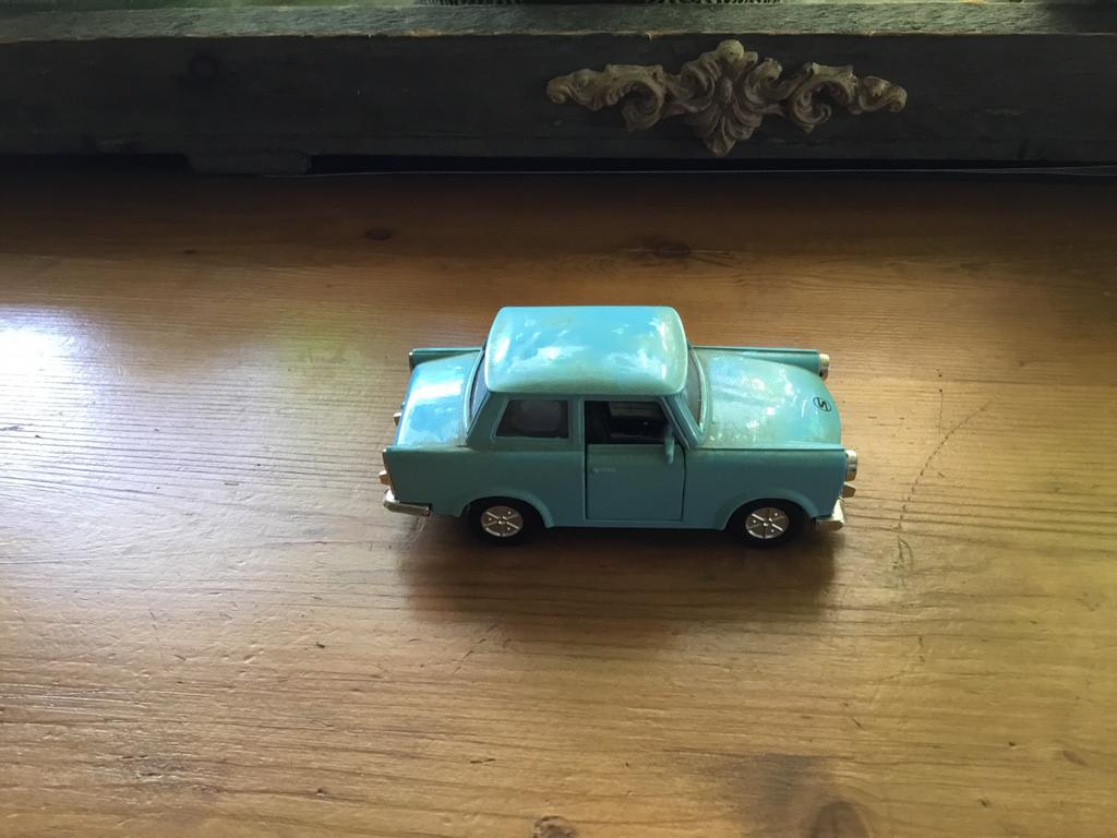 Mooie oude Trabant, ca 12 cm lang en ca 5,5 cm breed, Ophalen of Verzenden, Gebruikt, Auto, Overige merken