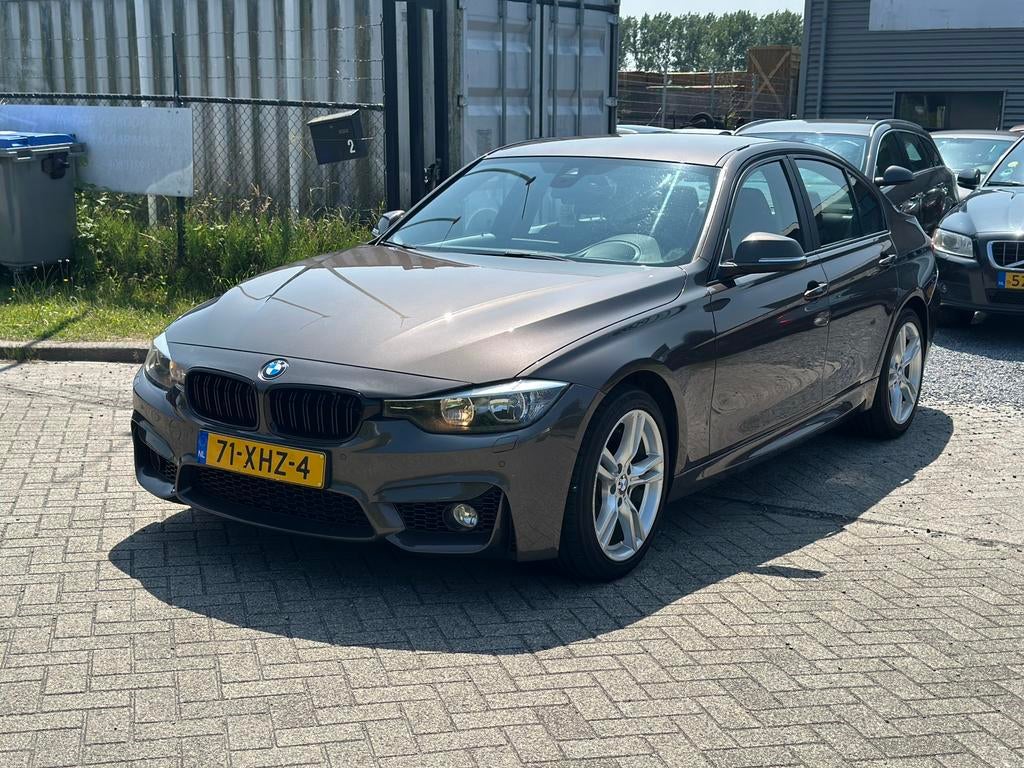BMW 3-Serie F30 320l M pakket Aut8, Achterwielaandrijving, 74 €/maand, 4 cilinders, Bruin