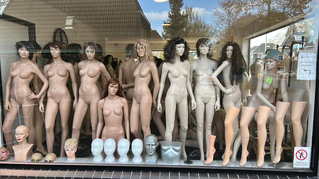realistische etalagepop etalagefiguur  paspoppen mannequins, Ophalen of Verzenden, ., ., .
