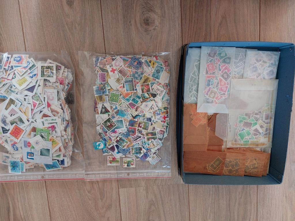 Nederland doos met zegels, Postzegels en Munten, Postzegels | Volle albums en Verzamelingen, Ophalen of Verzenden, Nederland