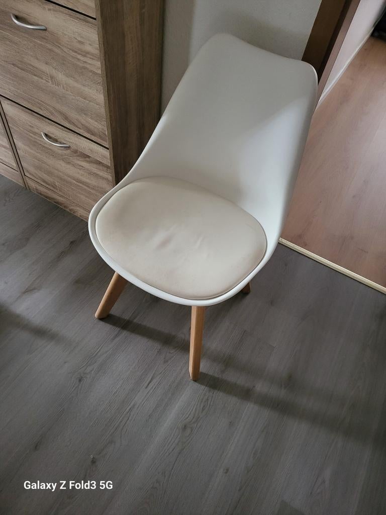 4 witte design stoelen met houten poten, Huis en Inrichting, Stoelen, Ophalen, Gebruikt, Wit, Vier
