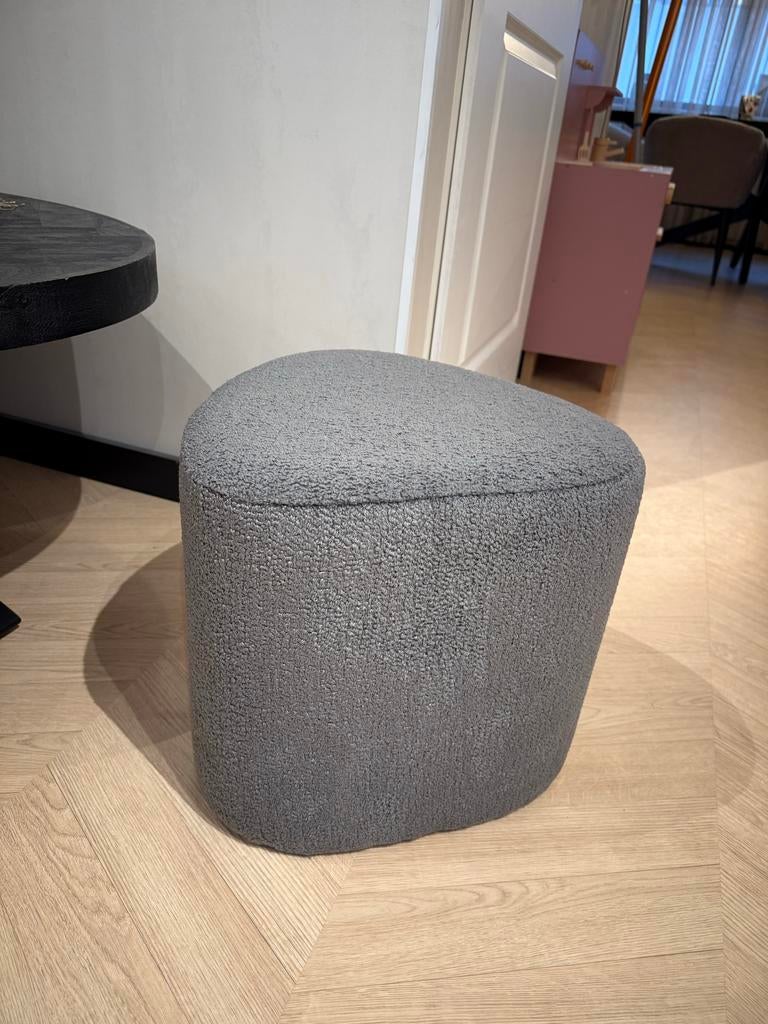 Grijze Stoffen Poef, Minder dan 50 cm, Ophalen of Verzenden, Zo goed als nieuw, Stof