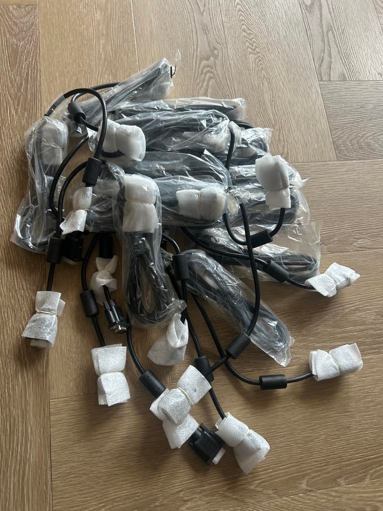 VGA Nnaar VGA kabels (12st.), Computers en Software, Pc- en Netwerkkabels, Ophalen of Verzenden, Nieuw