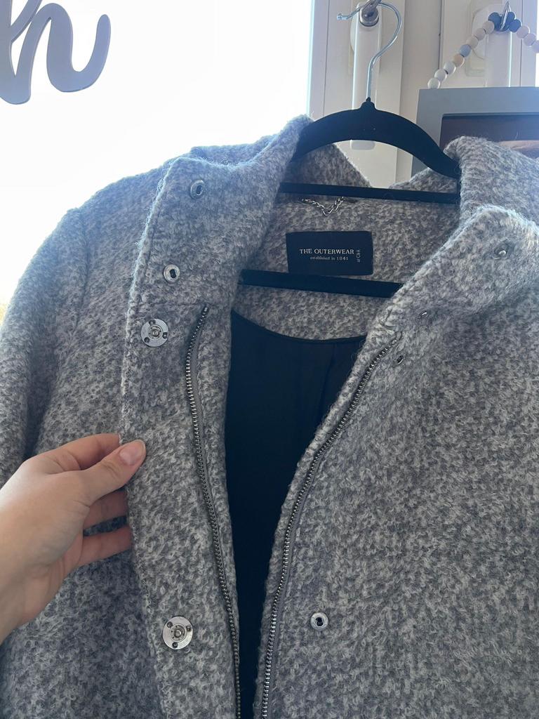 Grijze jas - The Outerwear - Maat M, Ophalen, Zo goed als nieuw, Maat 38/40 (M), Grijs