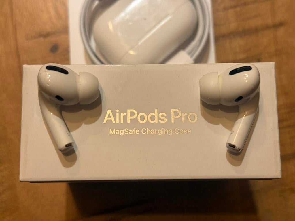 Apple AirPods Pro met MagSafe oplaadcase - Compleet