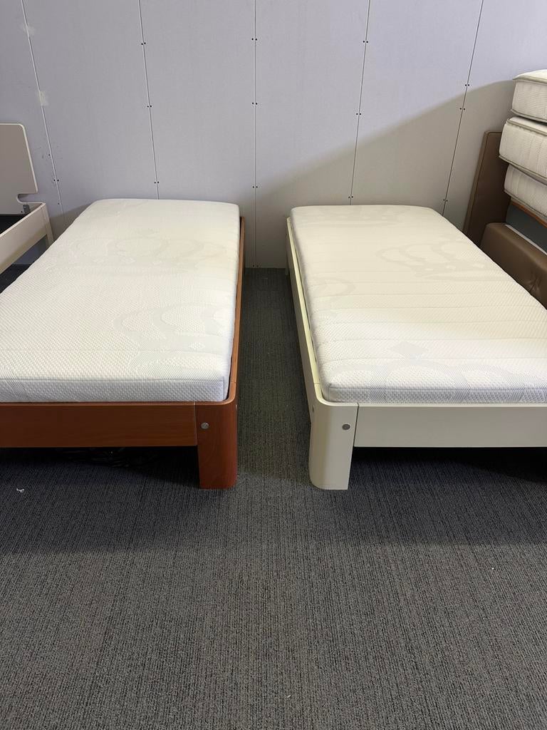 Auping Auronde bed 90x200 incl Auping Inizio matras, 90 cm, Eenpersoons, Wit, Ophalen of Verzenden