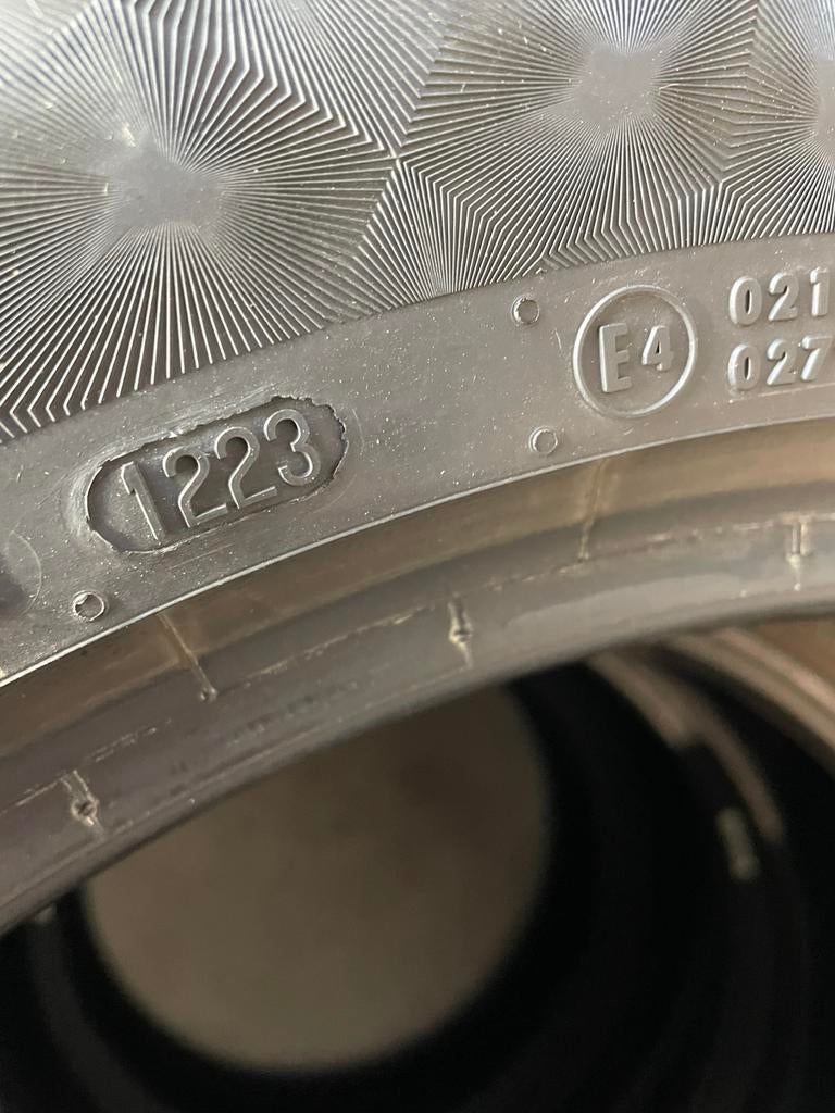 “215 55 18 continental. Demo. Puntjes zitten er nog op”, Ophalen, 18 inch, Band(en), Personenwagen