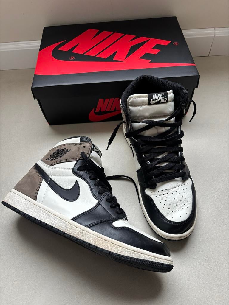Jordan 1 High Dark Mocha - 45, Ophalen of Verzenden, Zo goed als nieuw, Bruin, Sneakers of Gympen