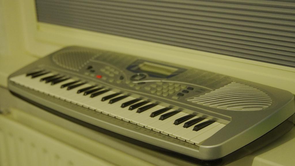 mc37a electronic keyboard, Midi-aansluiting, Ophalen of Verzenden, Zo goed als nieuw, 49 toetsen