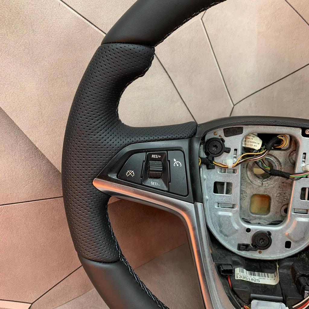 Stuurwiel Stuur Opel Astra J VERWARMING OPNIEUW BEKLEED, Opel, Nieuw, Ophalen of Verzenden