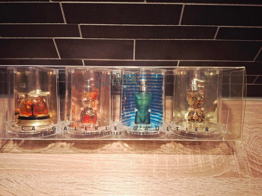 Jean Paul Gaultier miniatuurset 'The Gaultier Galery', Ophalen of Verzenden, Nieuw, Miniatuur, Gevuld