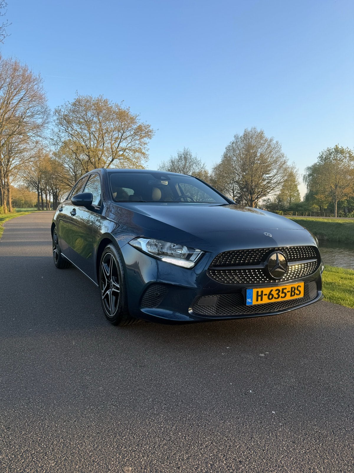 Mercedes Benz A-Klasse Automaat 7G-DCT 2020 Blauw Camera, Auto's, 136 pk, 4 cilinders, Blauw, Origineel Nederlands