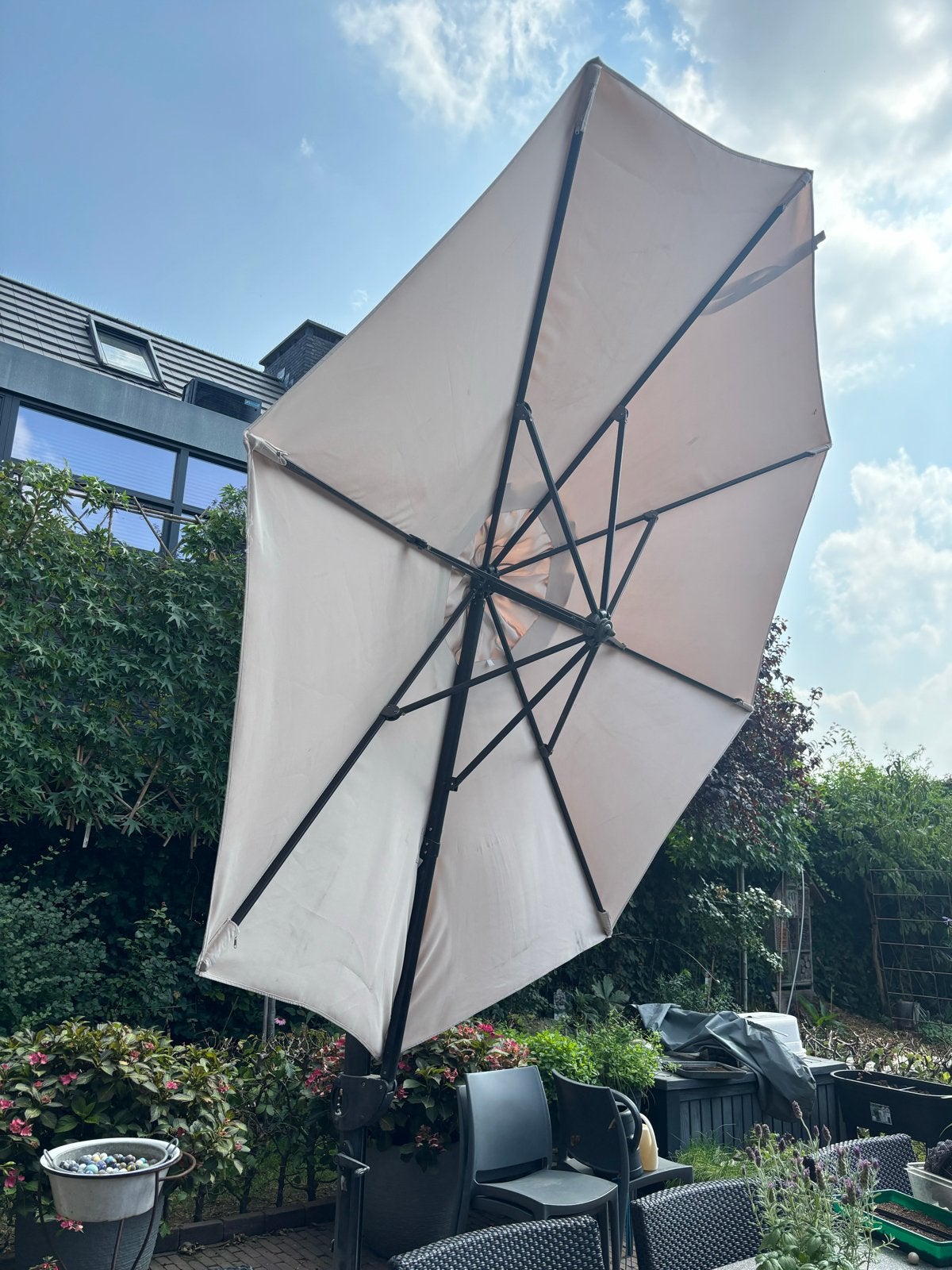 Zweefparasol - Beige/Zandkleurig - Inclusief voet, Ophalen, Gebruikt, Kantelbaar, 2 tot 3 meter