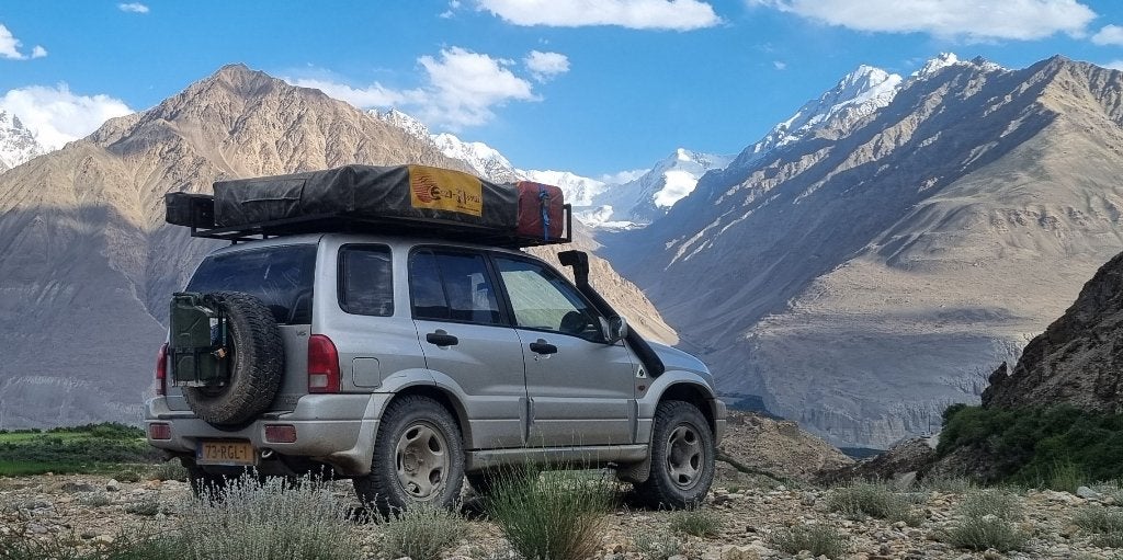 OVERLANDER 4X4 || SUZUKI GRAND VITARA 2.5L V6, Auto's, 2500 cc, Stof, Grand Vitara, 75 €/maand