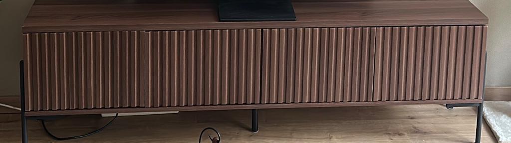 Walnoot tv meubel, Ophalen, Radiator, Minder dan 60 cm, Zo goed als nieuw