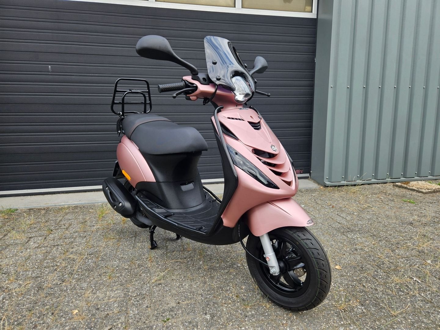 PIAGGIO ZIP 4T E5 BROM BJ 2024 ROSE 2582 KM + OPTIES, Maximaal 45 km/u, Onbekend, Ophalen of Verzenden, Zo goed als nieuw
