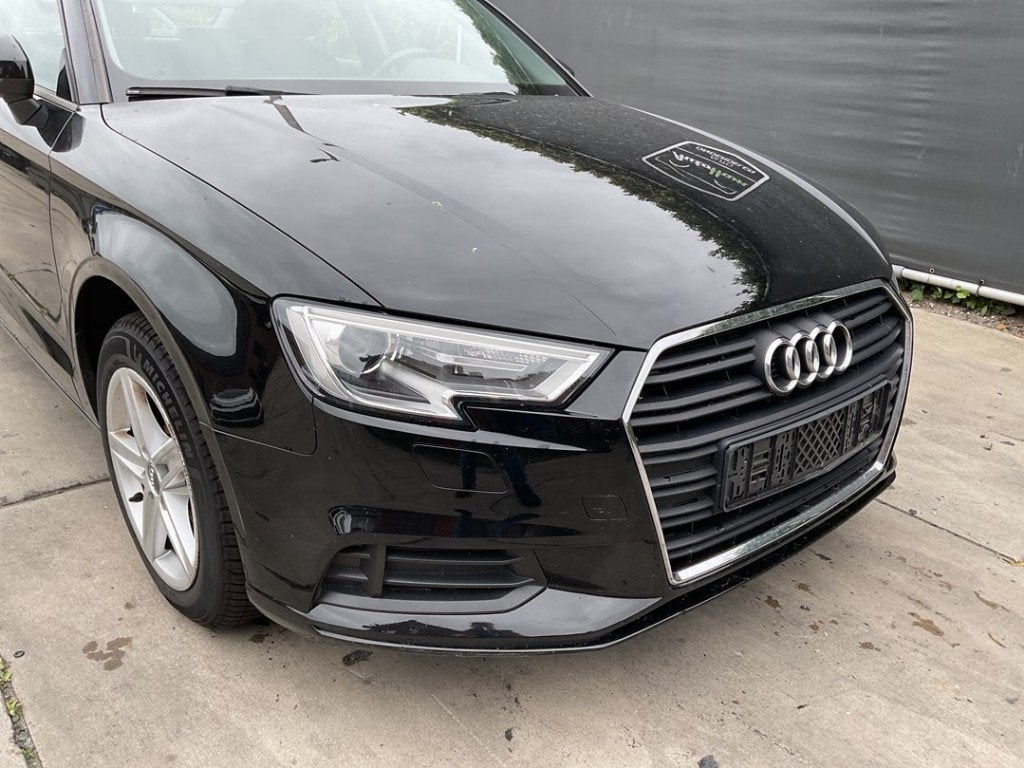 Bumper Voor Audi A3 Limousine (8VS/8VM) 2017 8V5807065QGRU, Gebruikt, Auto-Union-Straße  1, Ingolstadt 85057, , Duitsland, Info@audi.de