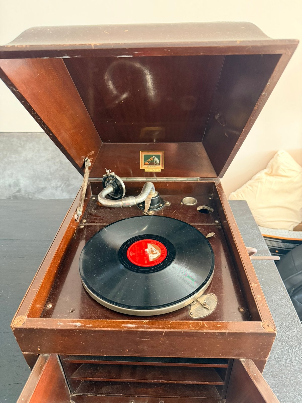 His Master’s Voice grammafoon model 190, Ophalen