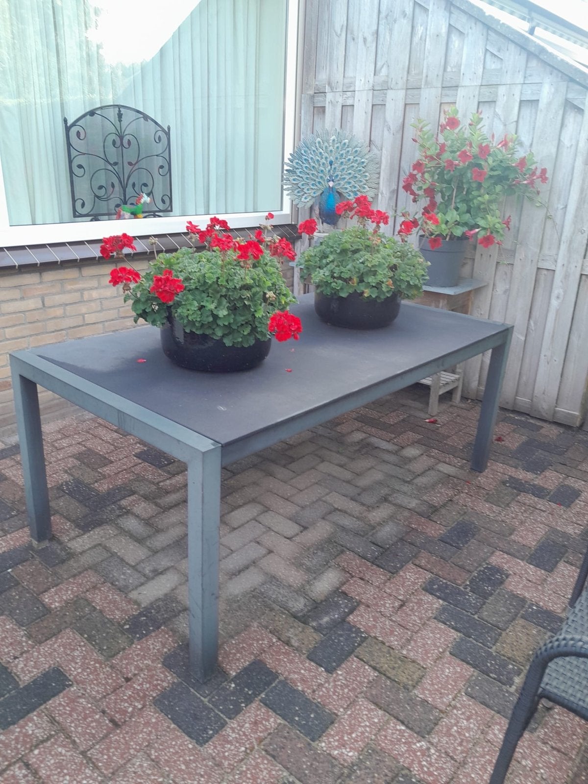 Moderne tuintafel - Grijs metaal met donker blad, Ophalen, Gebruikt, Rechthoekig, Metaal