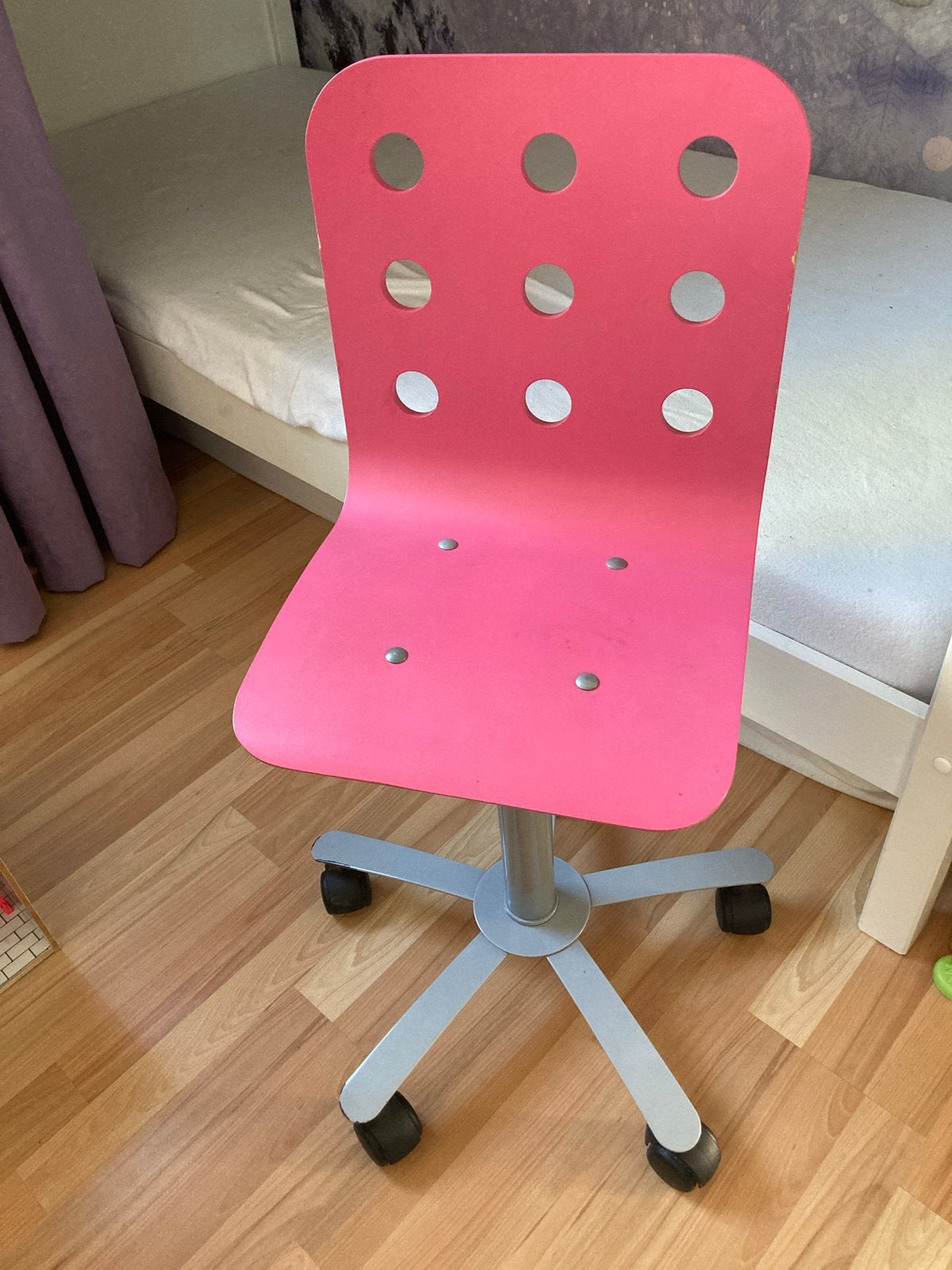 Roze kinderbureaustoel met lichte gebruikssporen, Huis en Inrichting, Ophalen, Gebruikt, Roze, Bureaustoel