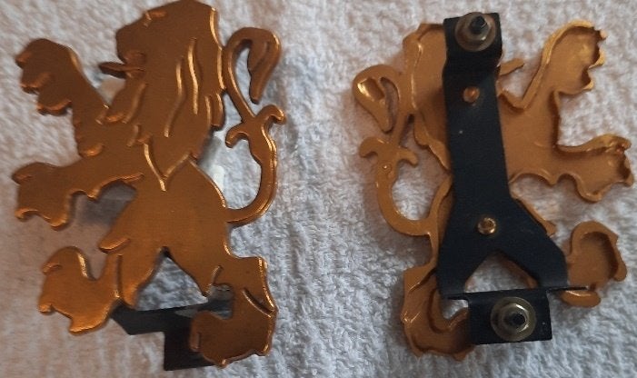 2 Peugeot auto emblemen jaren 70, Ophalen of Verzenden, Gebruikt