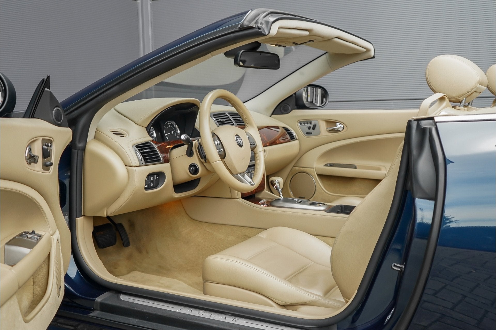 Jaguar XKR 4.2 V8 Convertible 417PK Indigo Blue NL Auto, Auto's, Achterwielaandrijving, Gebruikt, 8 cilinders, Cabriolet