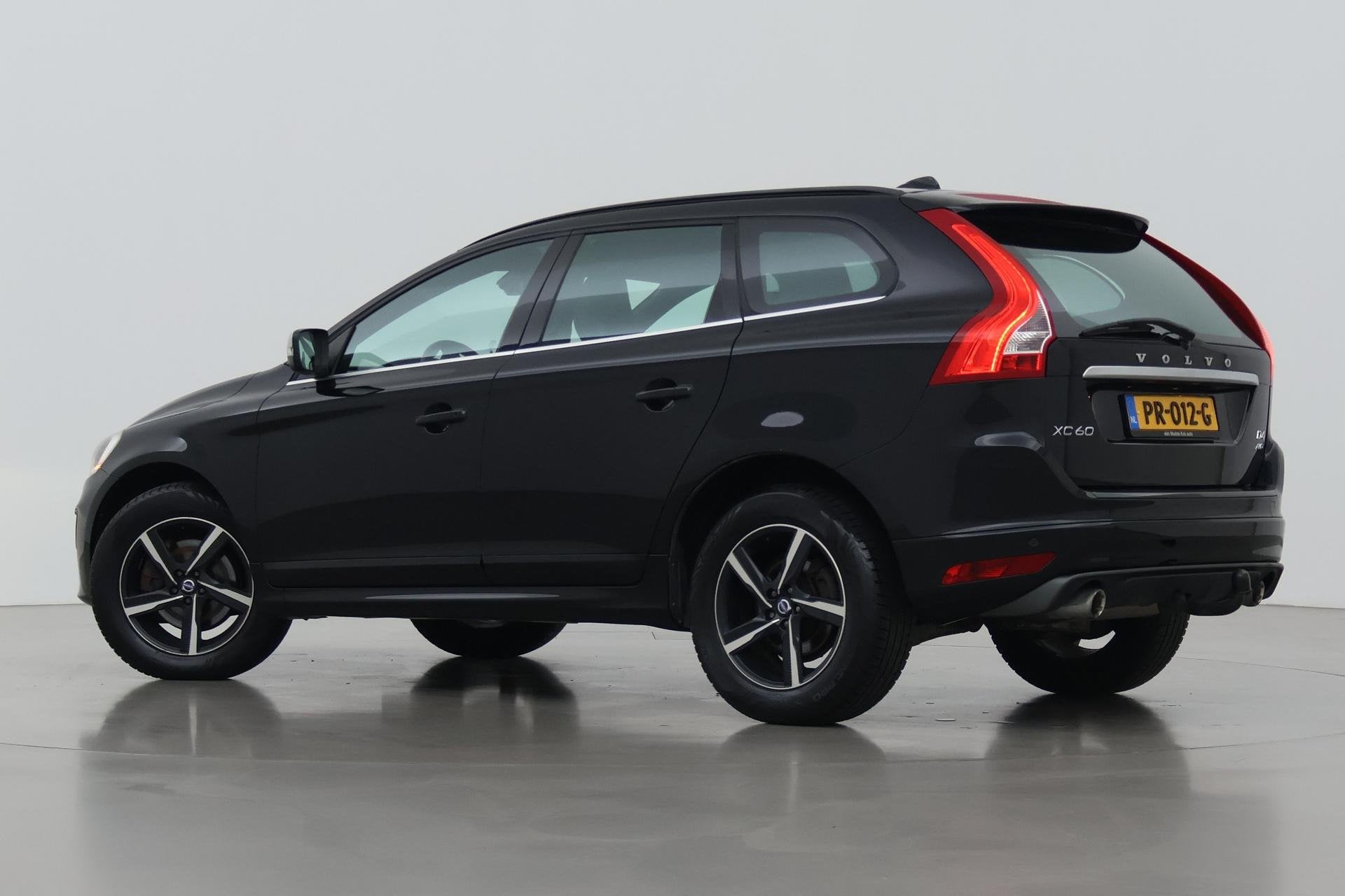 Volvo XC60 2.4 D4 R-Design | 5-Cilinder | Trekhaak | Stoelve, Auto's, Volvo, Automaat, Euro 5, Gebruikt, 197 €/maand