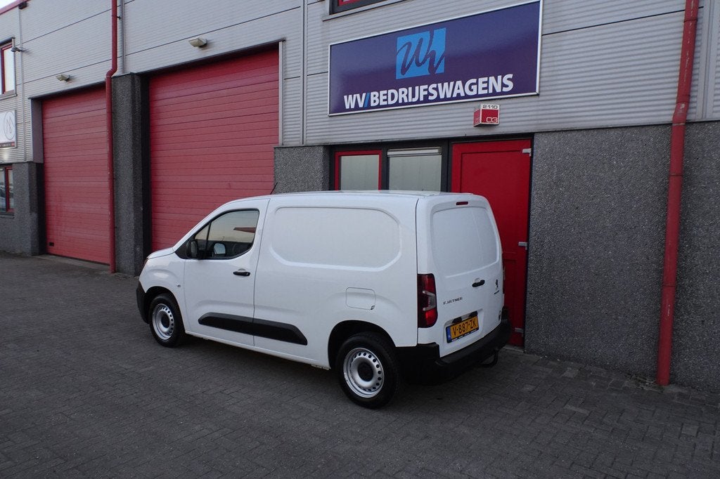 Peugeot Partner 1.6 BlueHDI Pro airco trekhaak (bj 2019), Auto's, Voorwielaandrijving, Stof, Gebruikt, 4 cilinders