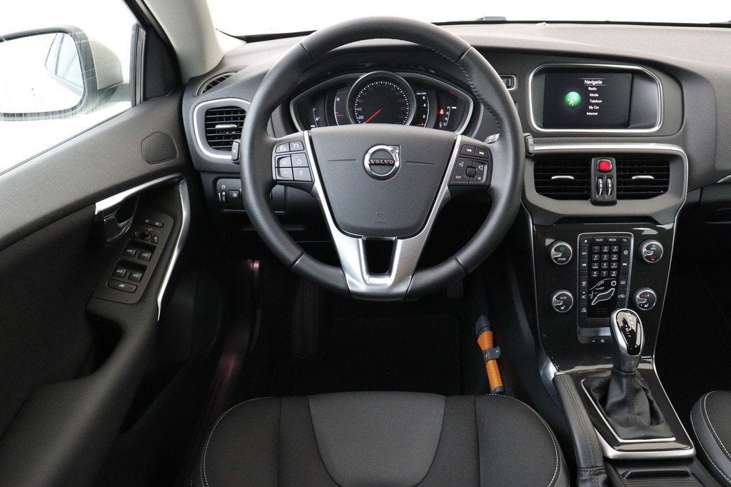 Volvo V40 T2 AUT. NORDIC+ -CRUISE|ADAP.LED|STOELVERW.|STANDK, Auto's, Volvo, 12 maanden, Euro 6, 4 cilinders, Leder en Stof