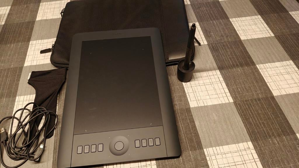 Wacom Intuos Pro Medium PTH-651 - Zo goed als nieuw, Multi-touch, Ophalen of Verzenden, Zo goed als nieuw, Wacom