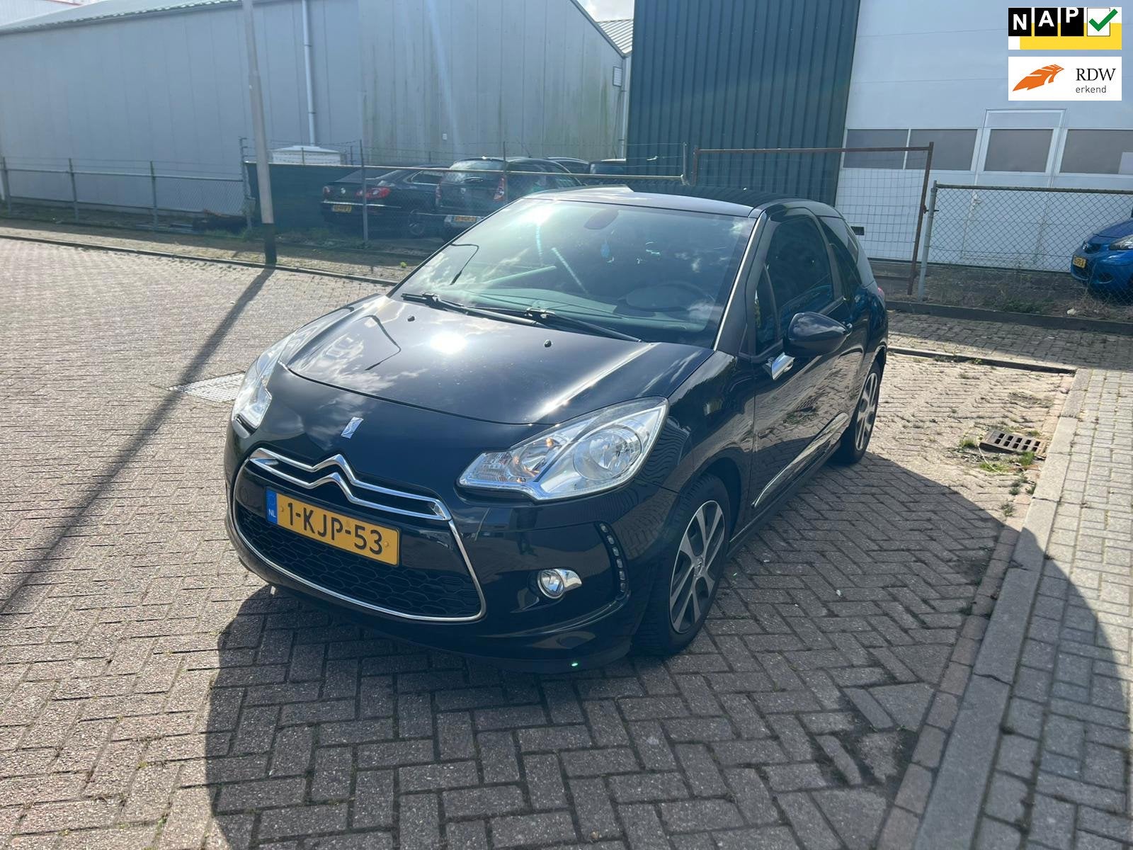 Citroen DS3 1.2 VTi So Chic Navi Cruise Clima Pdc Achter, Voorwielaandrijving, Euro 5, Stof, Zwart