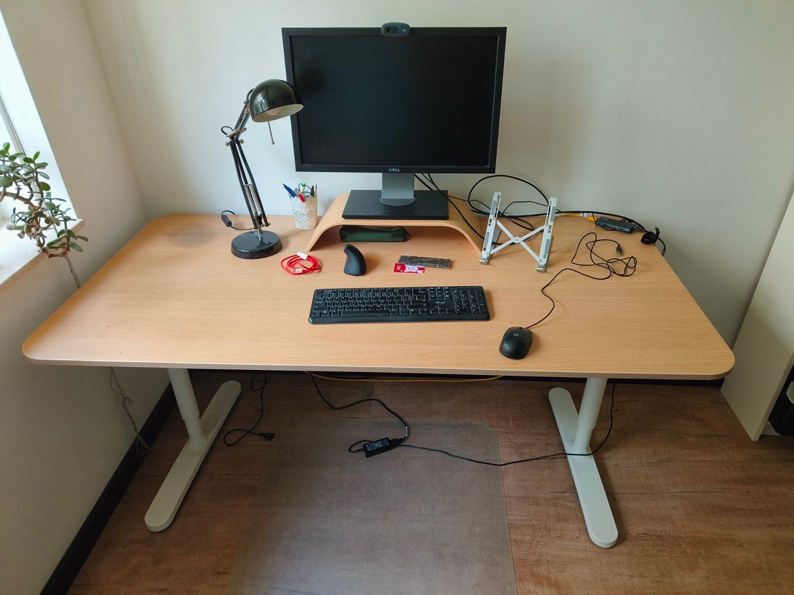 IKEA MITTZON Bureau 180x80 cm met lichte plantenvlek, Ophalen of Verzenden, Gebruikt, Hout, Overige typen
