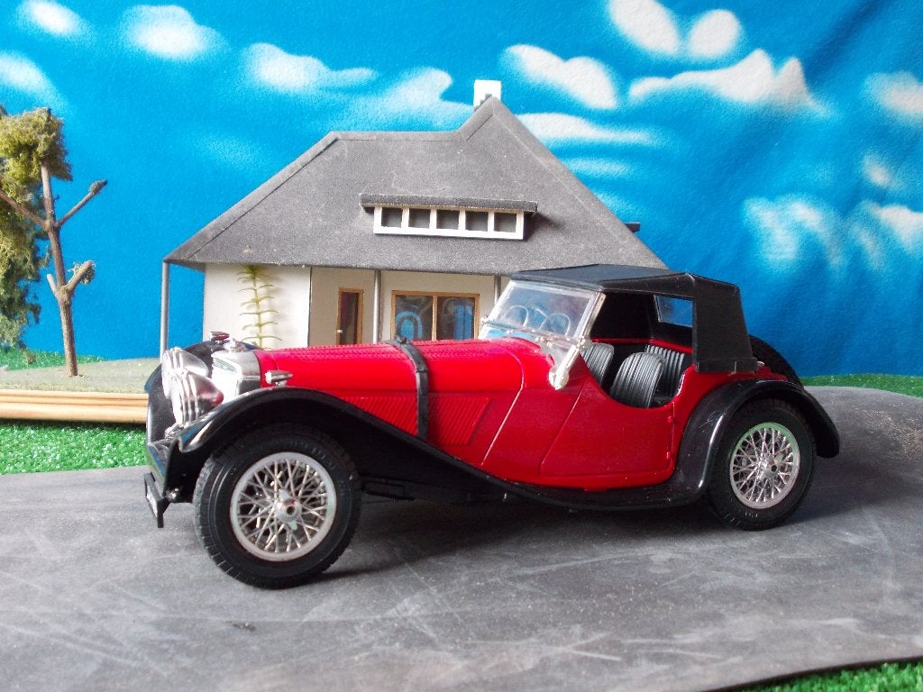 1/18 Jaguar SS-100 - Bburago ( ex-kit ) rood met soft-top, Ophalen of Verzenden, Zo goed als nieuw, Auto, Bburago
