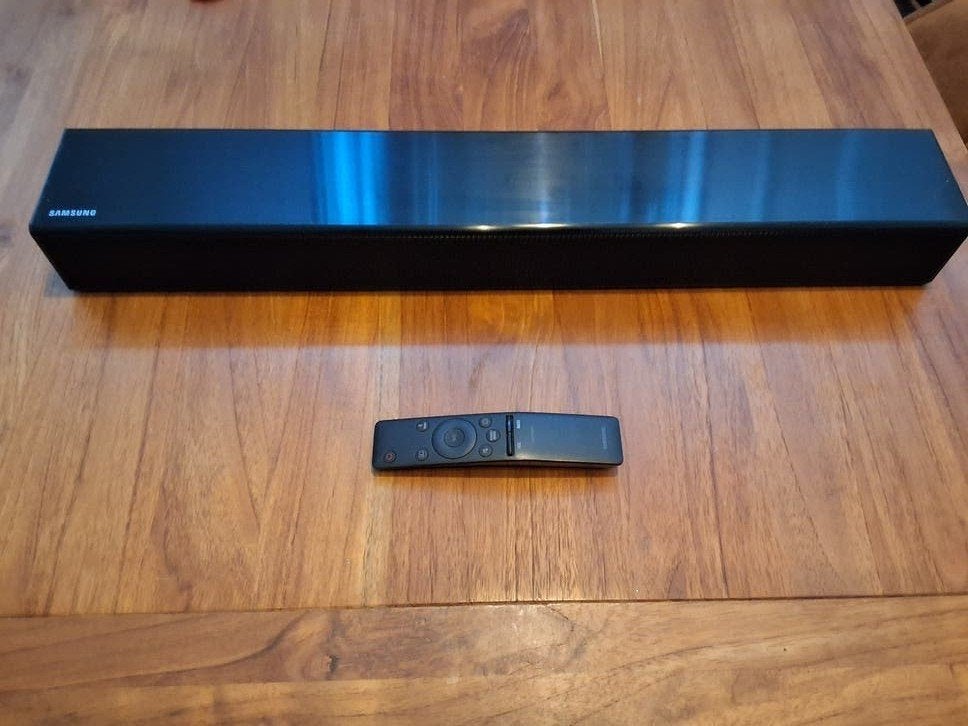 Samsung Soundbar HW-N400 met afstandsbediening, Ophalen of Verzenden, Bluetooth, Zo goed als nieuw