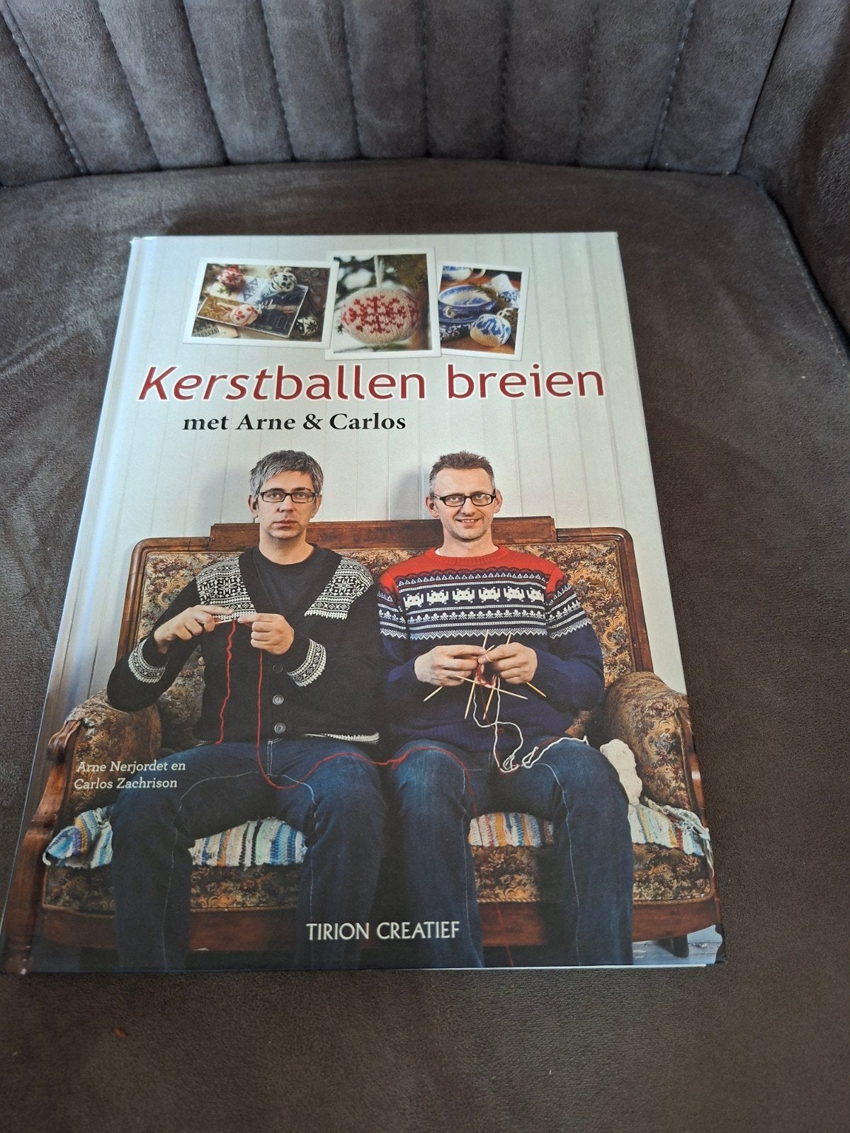 Kerstballen Breien met Arne & Carlos - Boek, Boeken, Hobby en Vrije tijd, Ophalen of Verzenden, Zo goed als nieuw, Breien en Haken