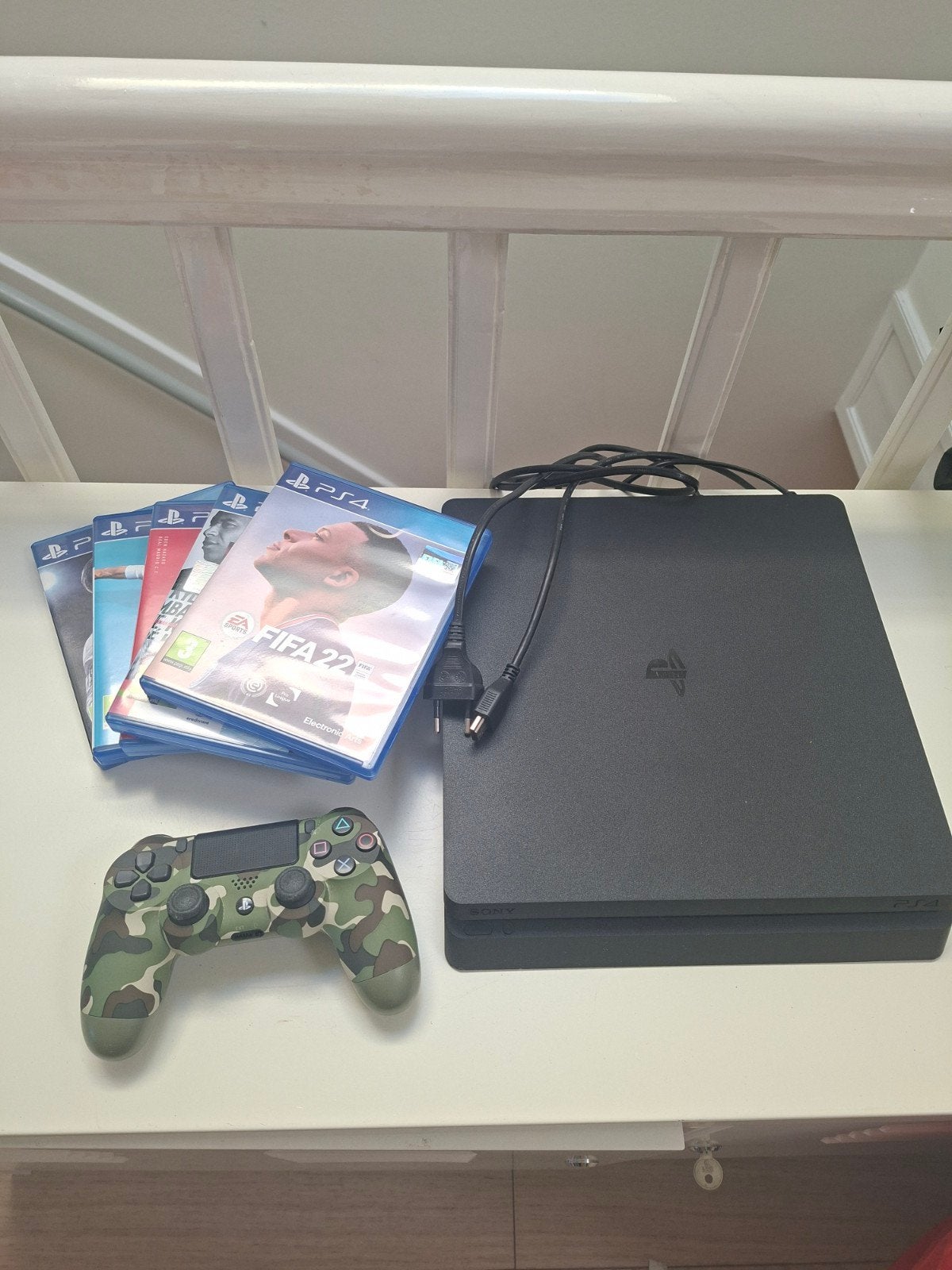 PlayStation 4 met controller en Fifa spellen, Ophalen of Verzenden, Zo goed als nieuw, Met 1 controller, Slim