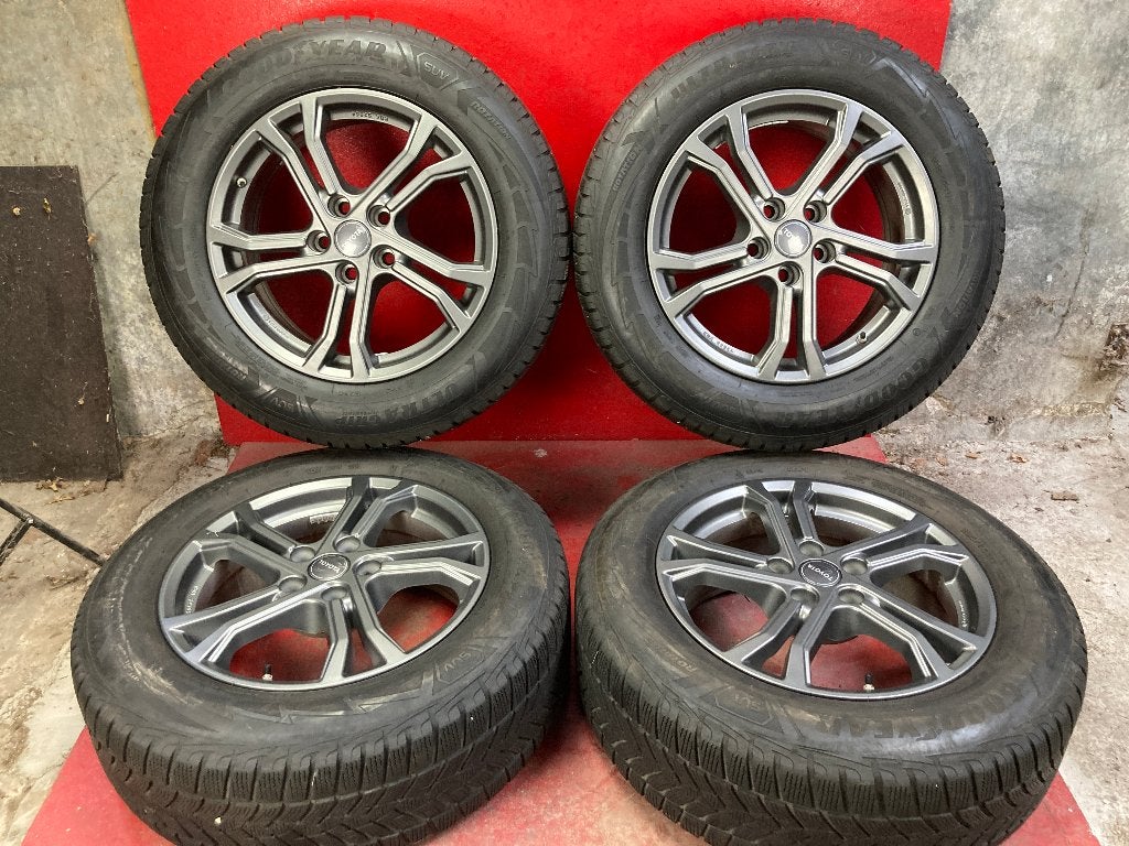 Winterbanden Toyota RAV 4 225/65R17 Goodyear, Gebruikt, ., Banden en Velgen, 17 inch