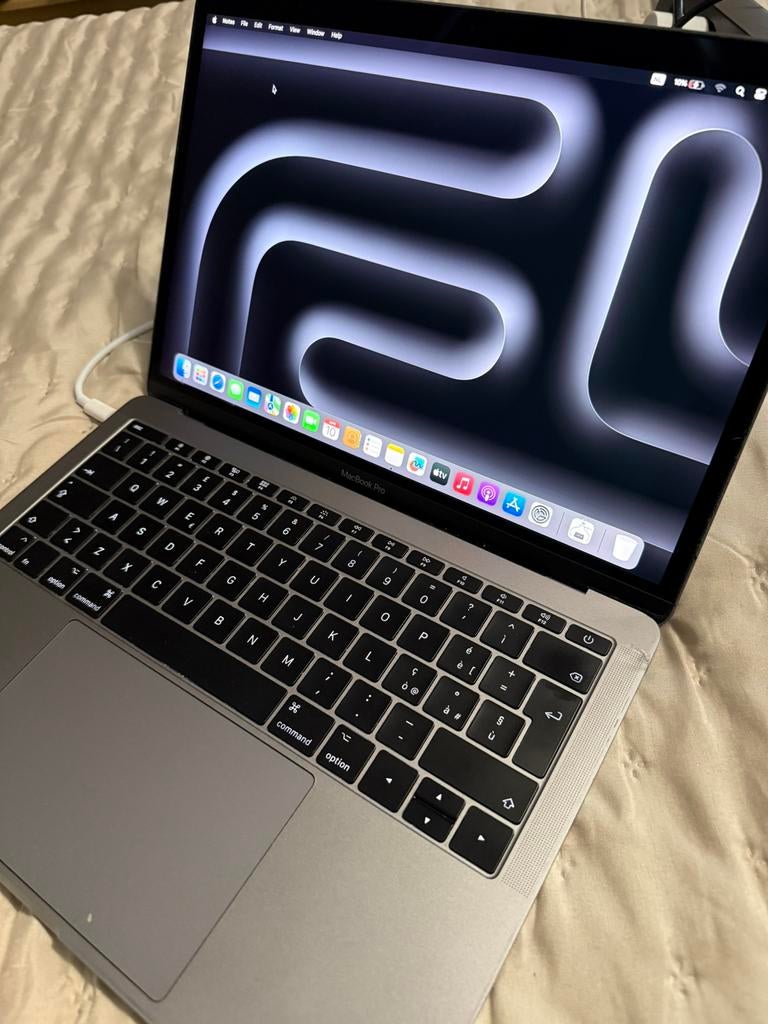 MacBook pro waterschade aan het toetsenbord, Computers en Software, Apple Macbooks, 2 tot 3 Ghz, 13 inch, Zo goed als nieuw, Ophalen