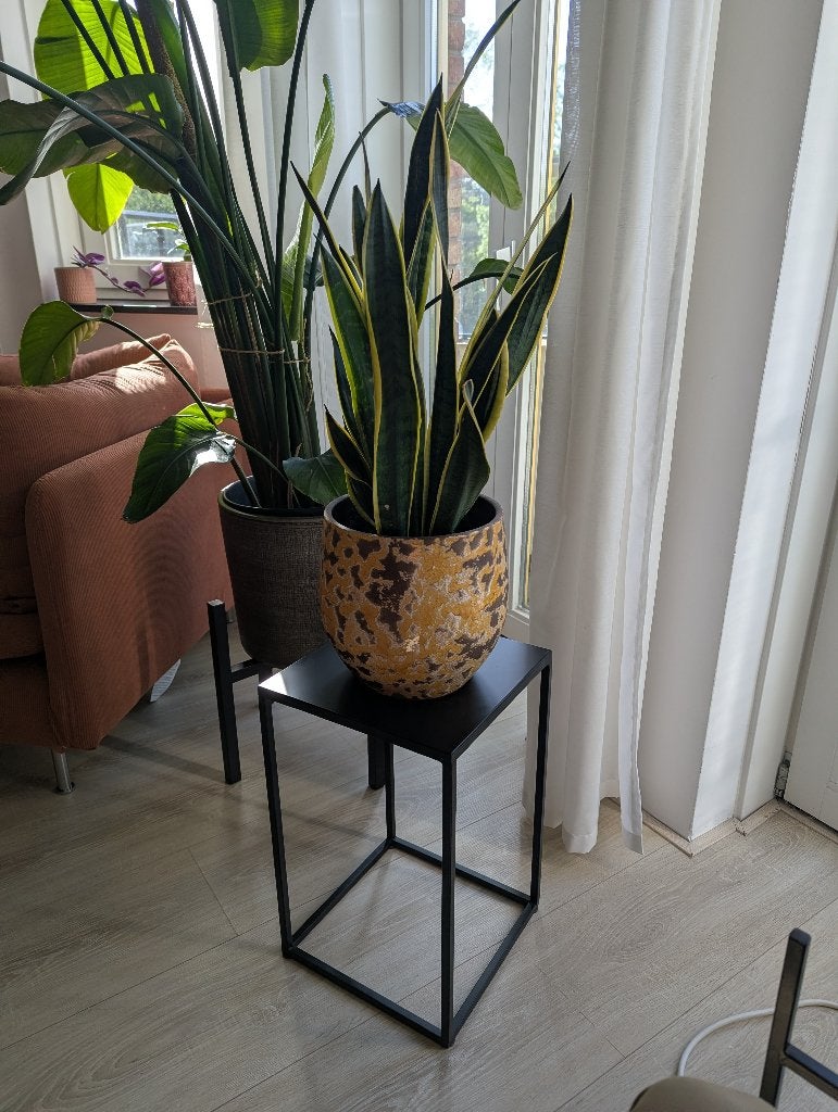 Vierkante zwarte bijzettafel metaal, Minder dan 55 cm, Metaal of Aluminium, Vierkant, Zo goed als nieuw