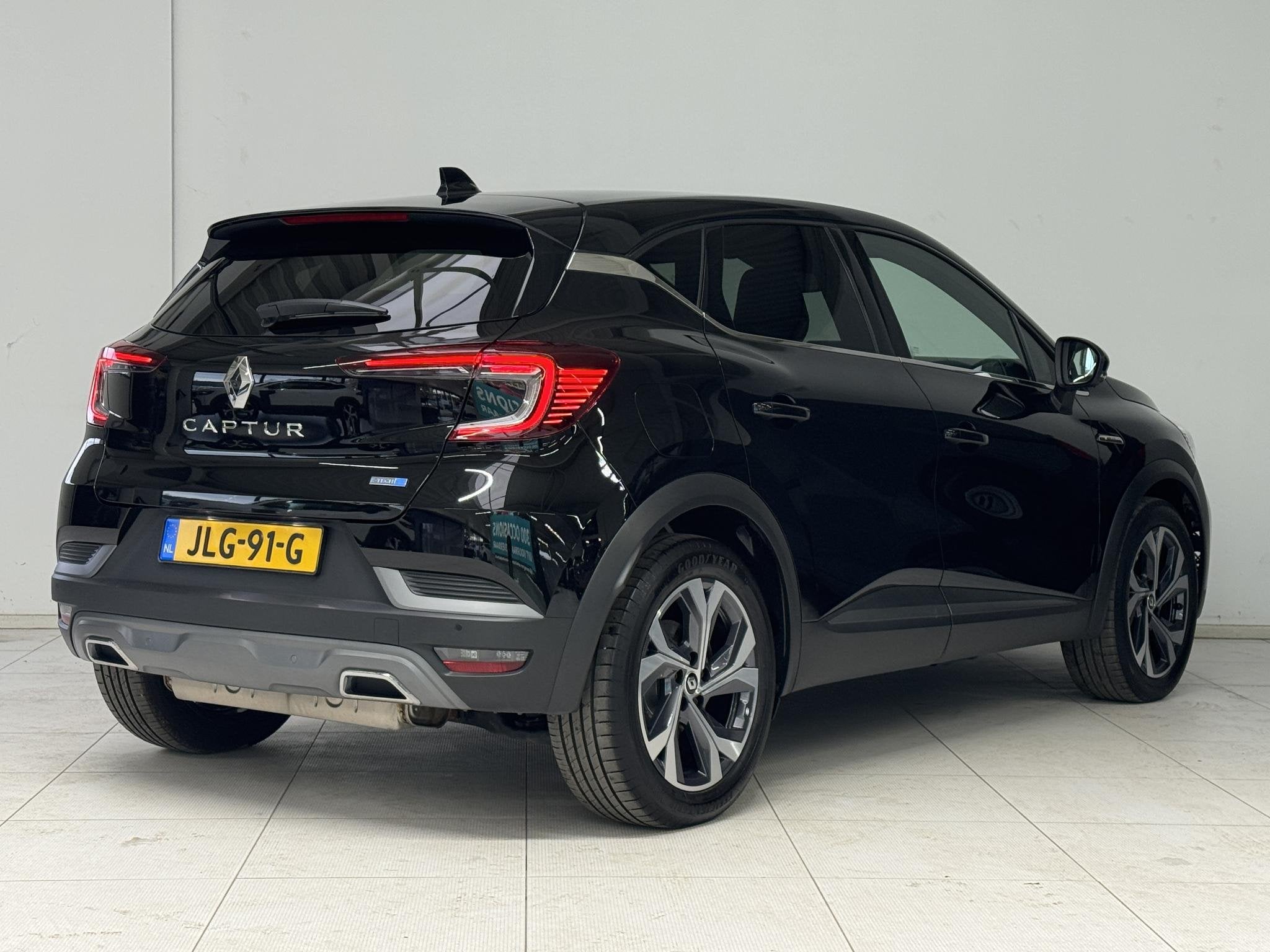 Renault Captur 1.6 E-Tech Plug-in Hybrid 160 R.S. Line | Tre, Auto's, Renault, Gebruikt, 4 cilinders, Leder en Stof, Zwart