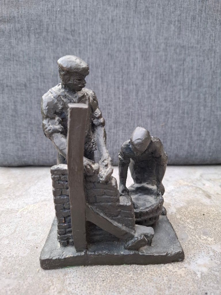 Zwaar brons beeld Metselaar met maat, Ophalen of Verzenden, Brons, Beeld, Groep mensen
