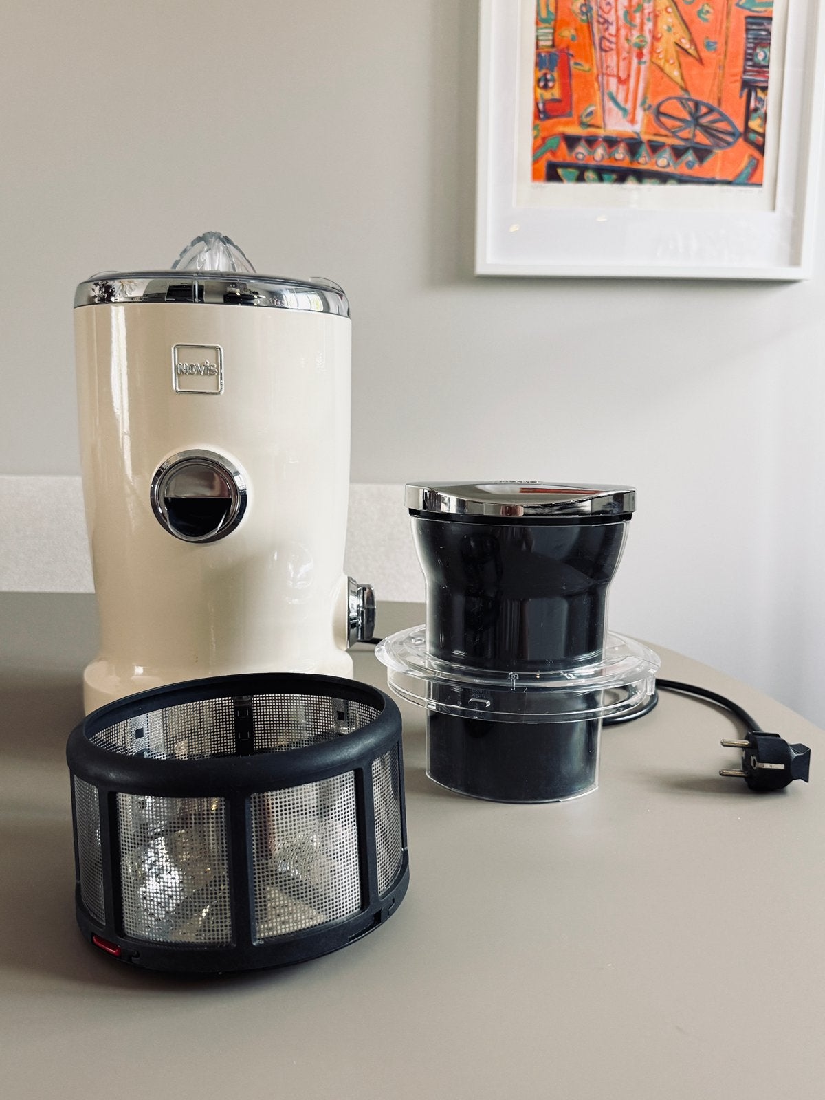 Novis Sapcentrifuge Beige – Krachtige Juicer en Citruspers, Witgoed en Apparatuur, Juicers, Ophalen of Verzenden, Zo goed als nieuw