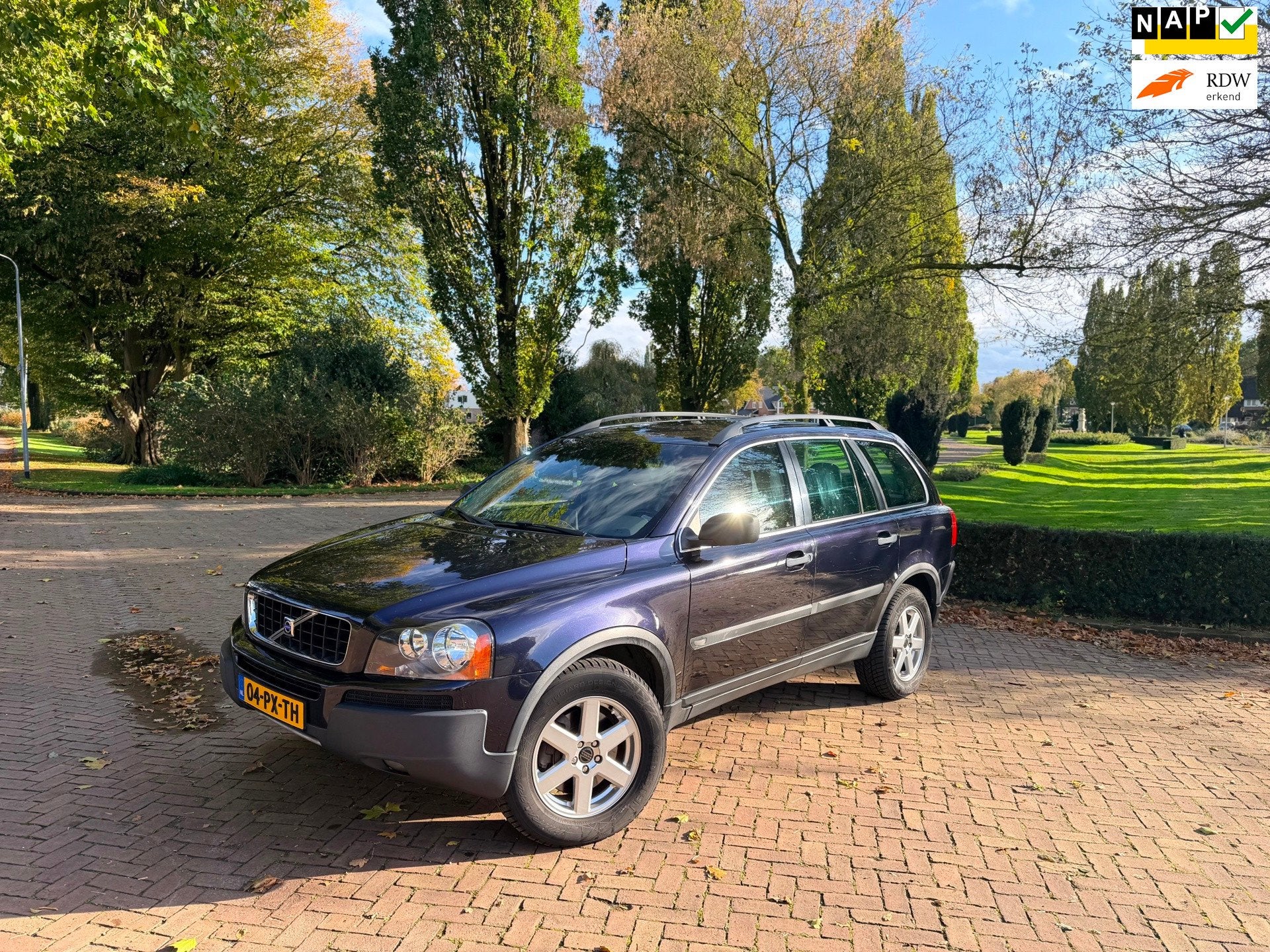 Volvo XC90 2.5 T Momentum | 7zits | Leer | Automaat | CarPla, Auto's, Gebruikt, Blauw, 7 stoelen, 2521 cc